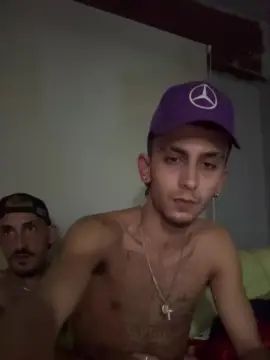 Gay sex chat with iaguitomorenito - camgaychat.com