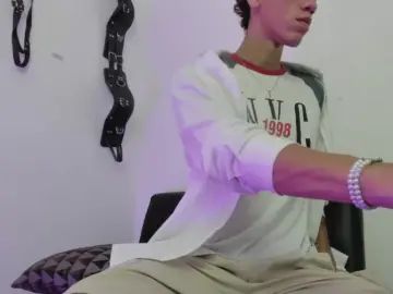 Gay sex chat with copulator69 - camgaychat.com