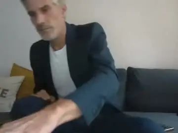 Gay sex chat with lovelybigcockgentleman - camgaychat.com - France