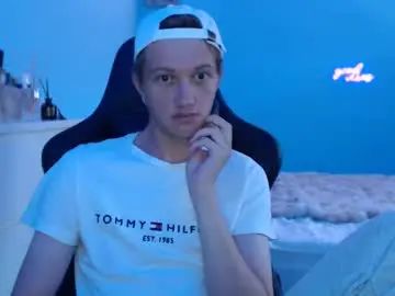 Gay sex chat with twinkyray - camgaychat.com - Britain