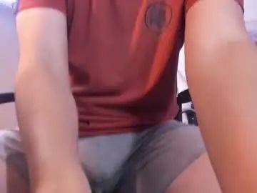 Gay sex chat with eross_guyy - camgaychat.com