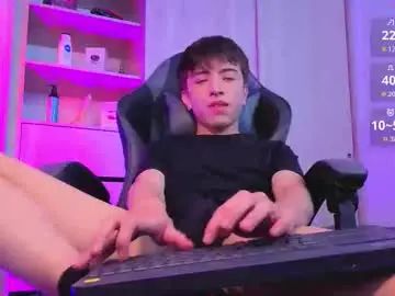 Gay sex chat with nicoisonline - camgaychat.com - Britain