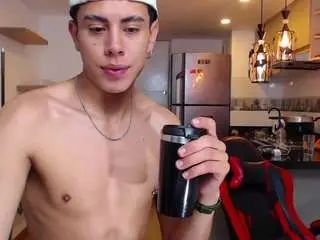 Gay sex chat with davidsavage01 - camgaychat.com