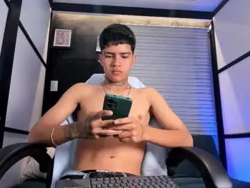 Gay sex chat with marcusevanss - camgaychat.com - Britain