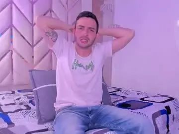 Gay sex chat with vynny_blacke_ - camgaychat.com - Britain