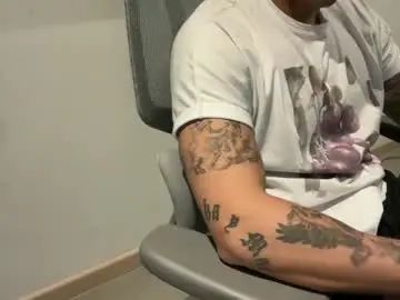 Gay sex chat with whitebigboy_ - camgaychat.com - Britain