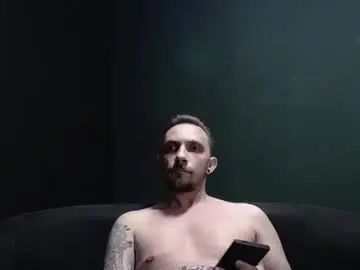 Gay sex chat with guesswhatbitch - camgaychat.com - Britain