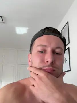 Gay sex chat with Dario_97 - camgaychat.com - Britain