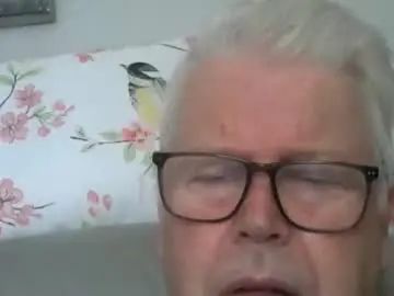 Gay sex chat with kinkynylons60 - camgaychat.com - Britain