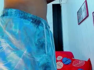Gay sex chat with lil_taylorx - camgaychat.com - Britain