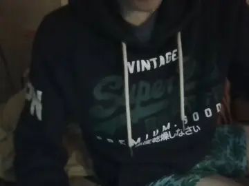 Gay sex chat with Brithung44 - camgaychat.com - Britain