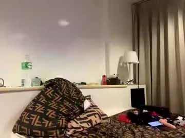 Gay sex chat with giantdomtop - camgaychat.com - Britain
