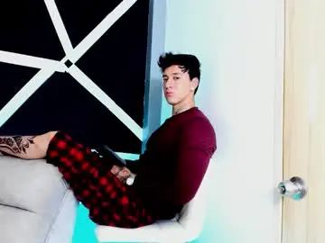 Gay sex chat with justinfuller_31 - camgaychat.com