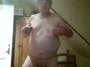 Gay sex chat with Lopesoumise33 - camgaychat.com - Britain
