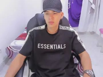 Gay sex chat with MaxThomson_Boy - camgaychat.com - Portugal