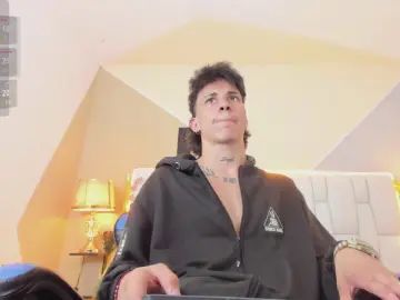 Gay sex chat with iammariano - camgaychat.com - Britain