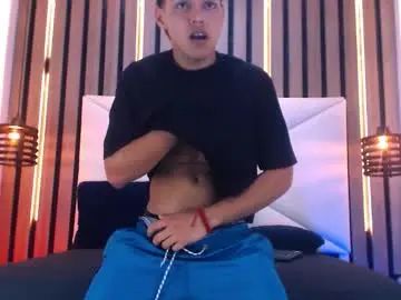 Gay sex chat with ismael_ospina - camgaychat.com - Britain