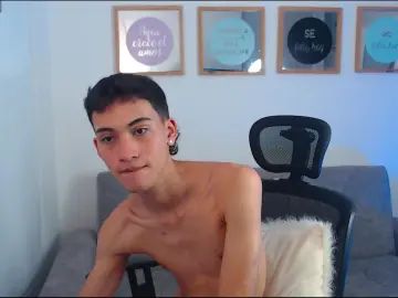 Gay sex chat with yulian_vasquez - camgaychat.com - Britain