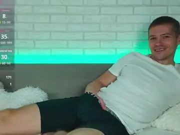 Gay sex chat with garettvosss - camgaychat.com - Britain