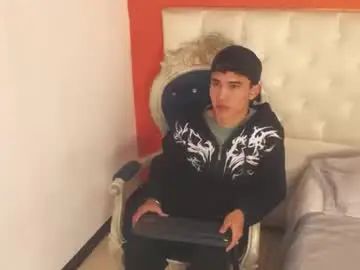 Gay sex chat with jhei_king - camgaychat.com - Britain