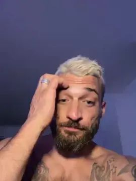 Gay sex chat with yvano_fun - camgaychat.com - France