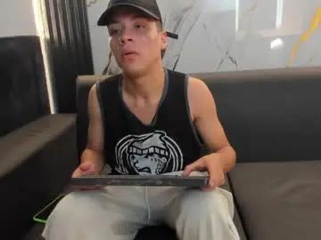 Gay sex chat with alex_miller25 - camgaychat.com