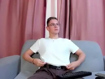 Gay sex chat with royal_fantasy2 - camgaychat.com - Britain