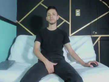 Gay sex chat with logan_rogers - camgaychat.com - Britain