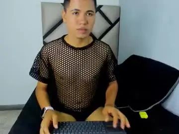 Gay sex chat with nicolas_cortez - camgaychat.com - Britain