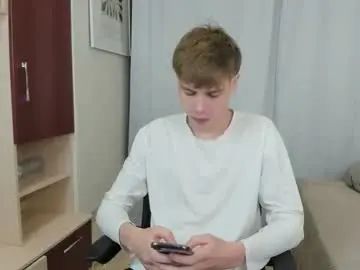 Gay sex chat with andyjey_ - camgaychat.com