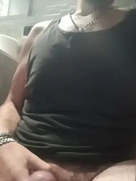 Gay sex chat with Labubu19 - camgaychat.com - Italy
