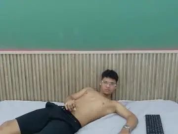 Gay sex chat with tommy_boy26 - camgaychat.com - Britain