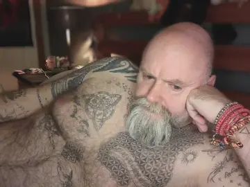Gay sex chat with Tattooeddilf_01 - camgaychat.com - Britain