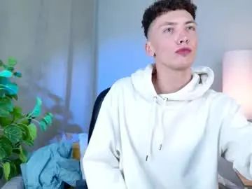 Gay sex chat with archy_twink - camgaychat.com - Britain