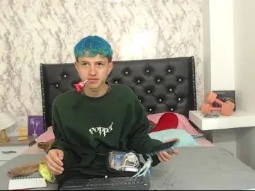 Gay sex chat with TwinkTemptation - camgaychat.com - Britain