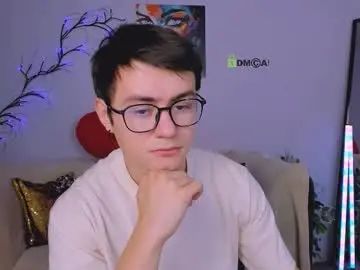 Gay sex chat with ash_raven_ - camgaychat.com - Britain