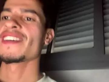 Gay sex chat with yessama - camgaychat.com - Britain