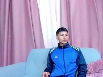Gay sex chat with raven_yees - camgaychat.com - Britain
