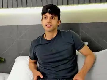 Gay sex chat with ariasaadeh - camgaychat.com - Britain