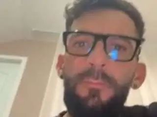 Gay sex chat with michelhuge21 - camgaychat.com