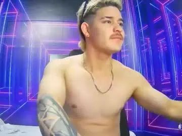 Gay sex chat with alexpierss - camgaychat.com - Britain