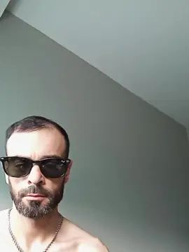 Gay sex chat with Incroya69 - camgaychat.com