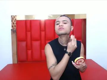 Gay sex chat with danielwhitesexy - camgaychat.com - Britain