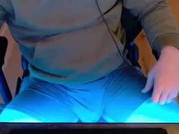 Gay sex chat with johnny_skins - camgaychat.com - Britain