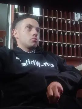 Gay sex chat with Anddre20xxx - camgaychat.com - Britain