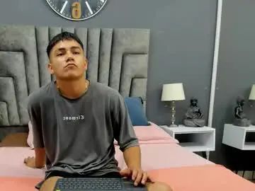 Gay sex chat with sandro_filipi - camgaychat.com - Britain