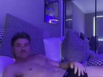 Gay sex chat with aussiemax01 - camgaychat.com - Britain
