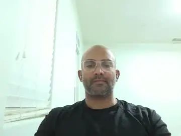 Gay sex chat with secrethunterz1988 - camgaychat.com - Britain
