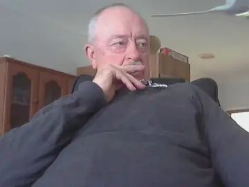 Gay sex chat with robert_51xx - camgaychat.com