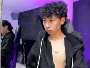Gay sex chat with charliehart_ - camgaychat.com - Britain
